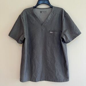 FIGS Men's Leon Three-Pocket Scrub Top in Graphite Gray, size Medium